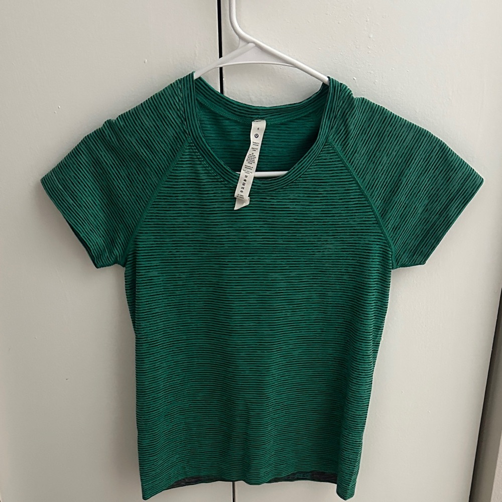 Lululemon Swiftly Tech Short Sleeve 2.0 Waist Length